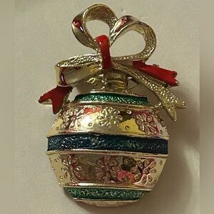 Vintage Gerry’s Gold Tone Festive Ornament Brooch